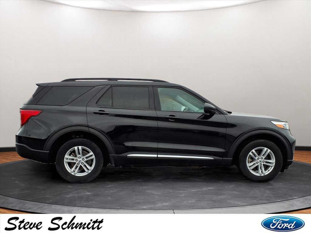 Used 2023 Ford Explorer XLT image 32