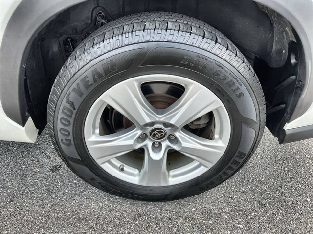 Used 2021 Toyota Highlander L FWD image 20