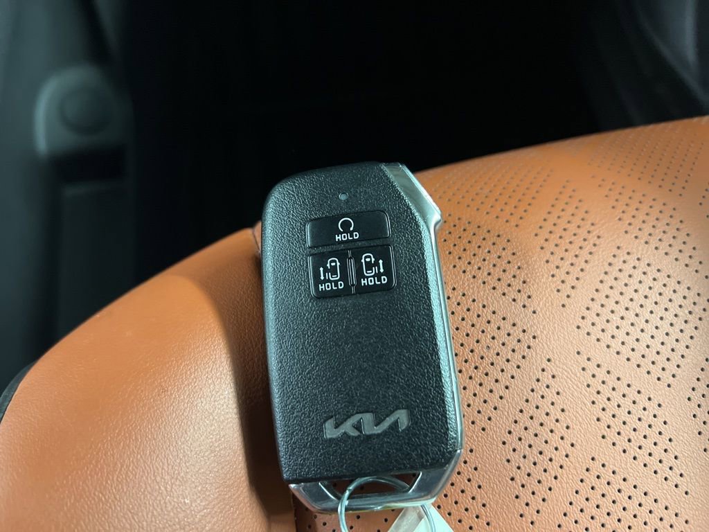 Used 2024 Kia Carnival SX image 39