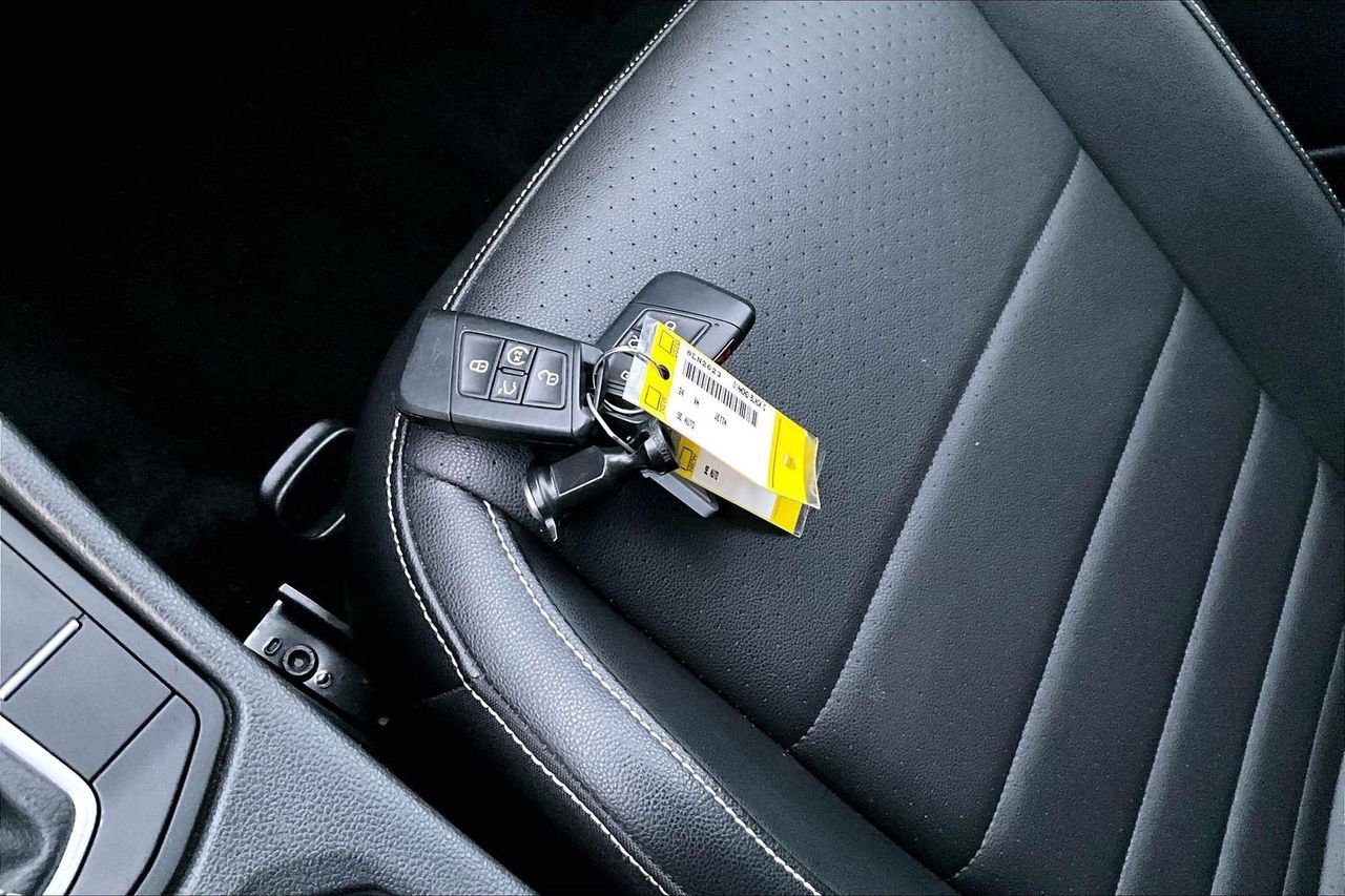 Used 2024 Volkswagen Jetta SE image 29