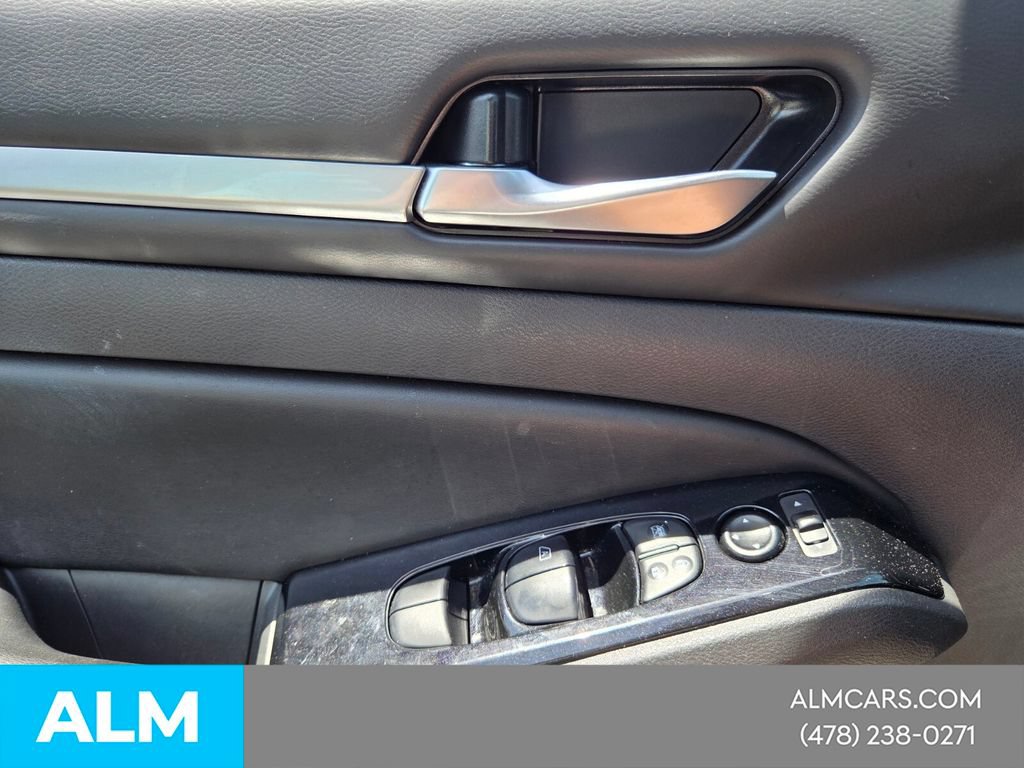 Used 2025 Nissan Altima 2.5 SR FWD image 25