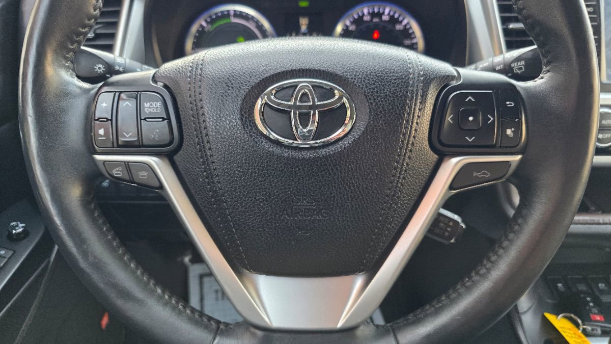 Used 2016 Toyota Highlander Limited Platinum AWD/4WD image 17