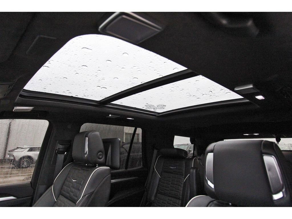 Used 2026 Cadillac Escalade Platinum Sport w/ LPO, ONYX Package AWD/4WD image 29