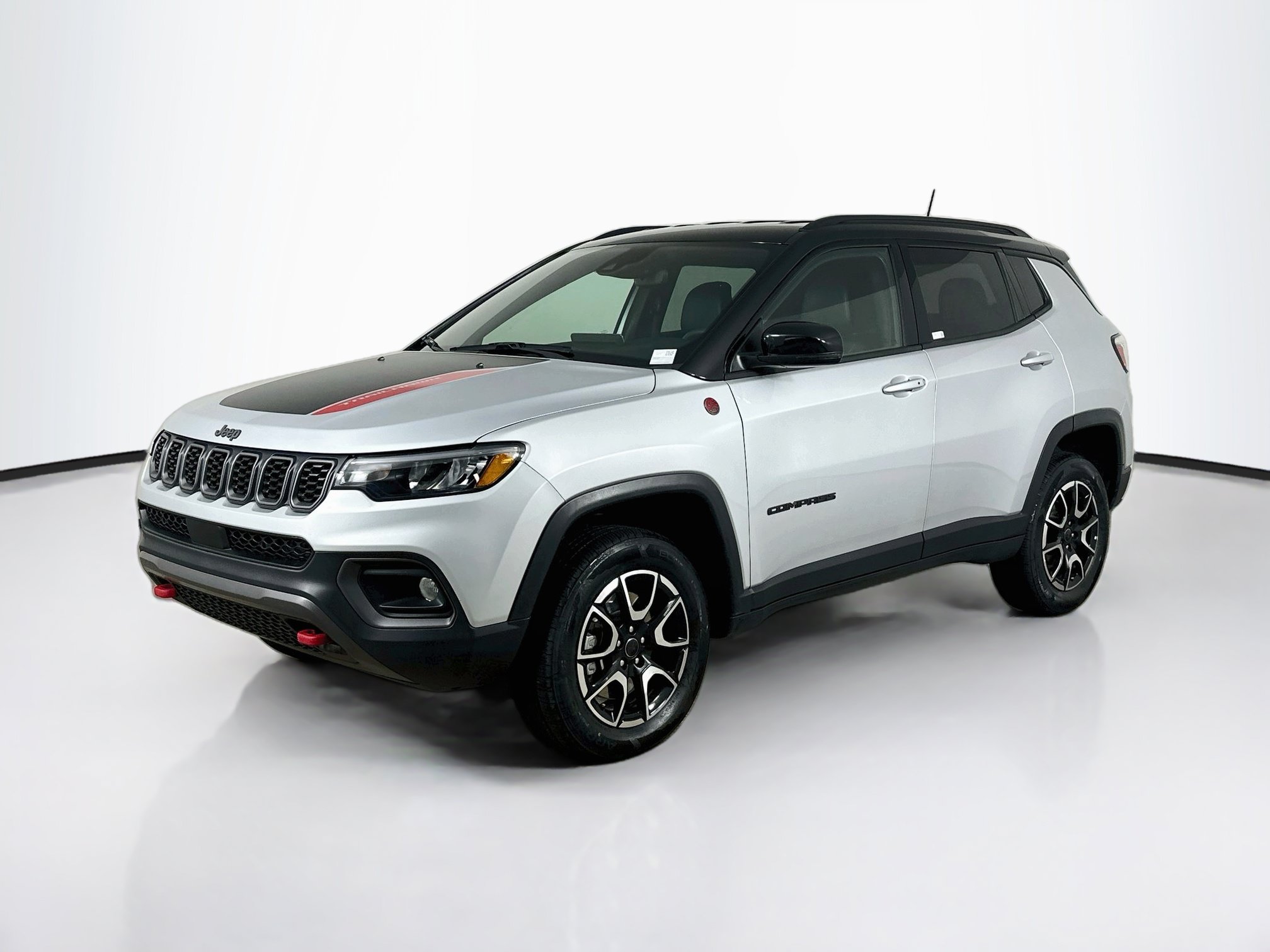 Used 2025 Jeep Compass Trailhawk AWD/4WD image 3