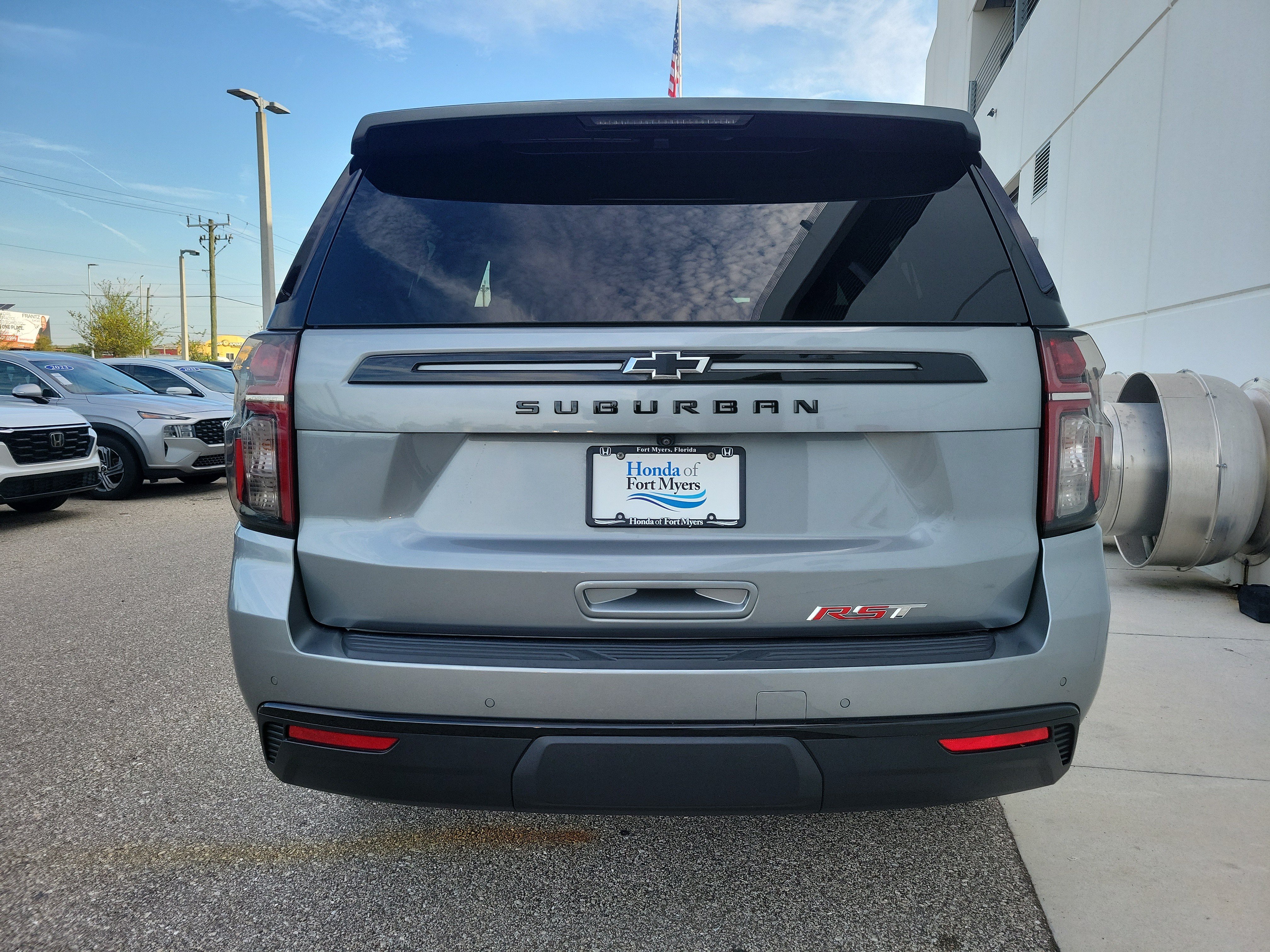 Used 2023 Chevrolet Suburban RST AWD/4WD image 5