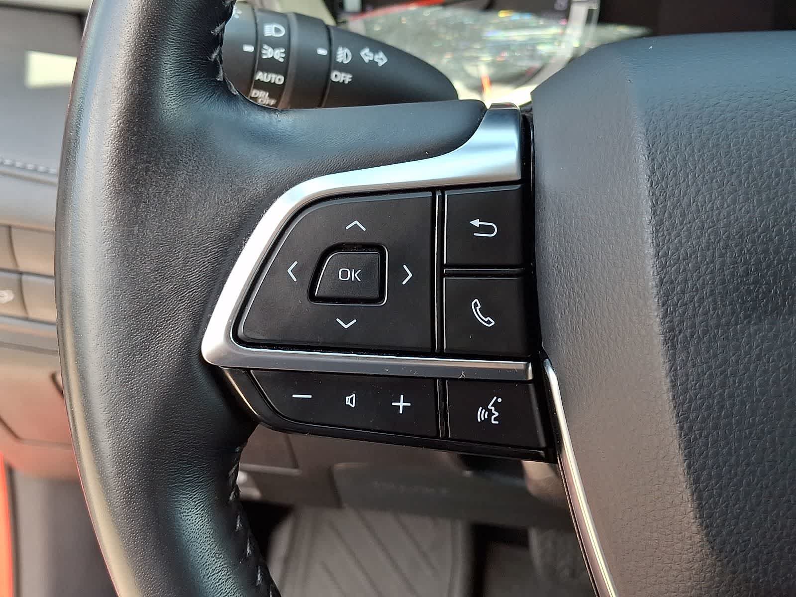 Used 2020 Toyota Highlander LE AWD/4WD image 26