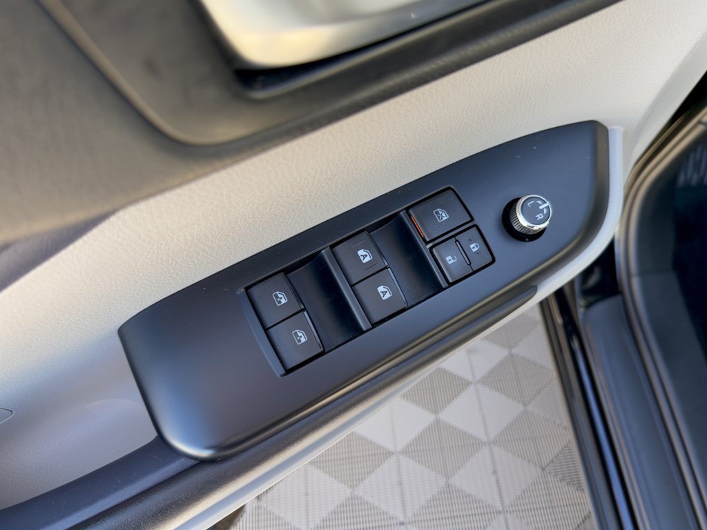 Used 2019 Toyota Highlander XLE AWD/4WD image 15