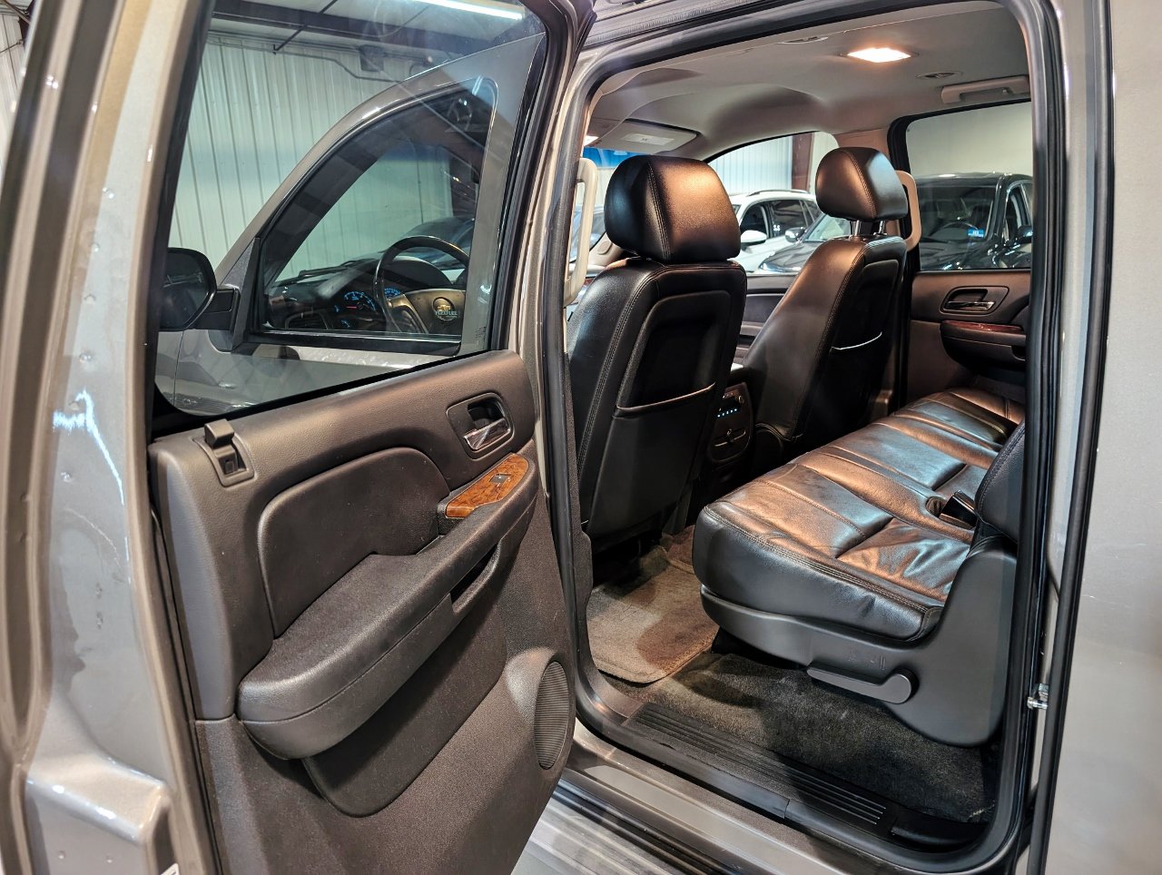 Used 2014 Chevrolet Suburban LT AWD/4WD image 21