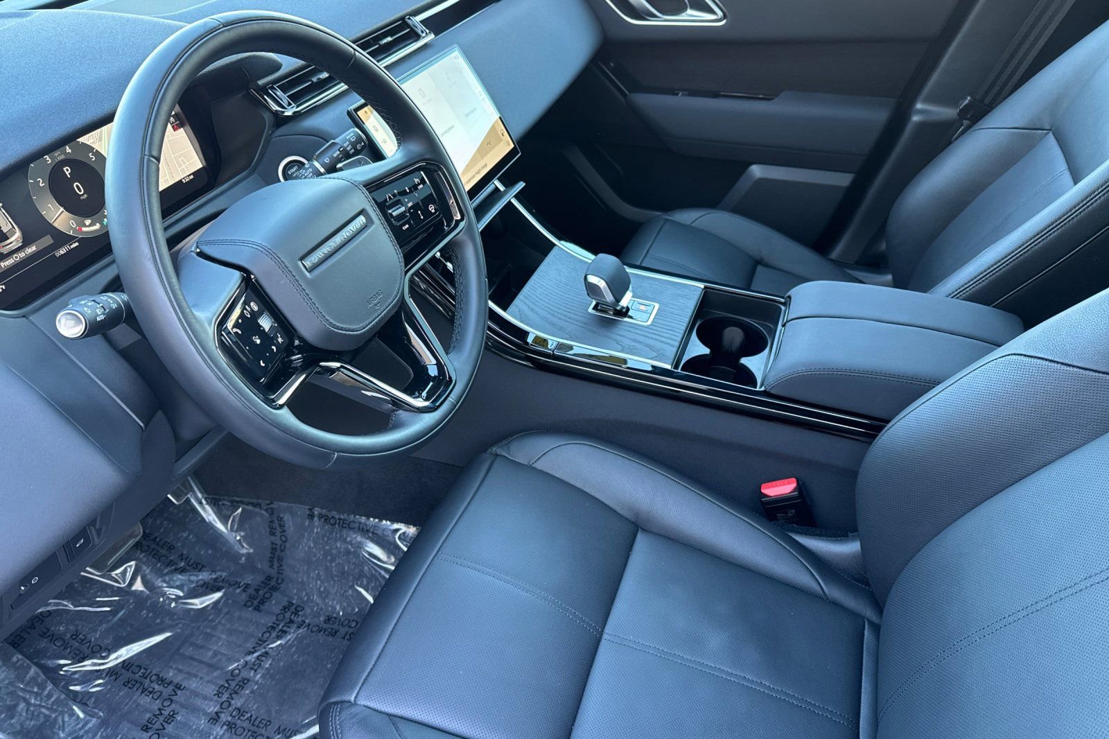 Certified 2025 Land Rover Range Rover Velar Dynamic SE image 9