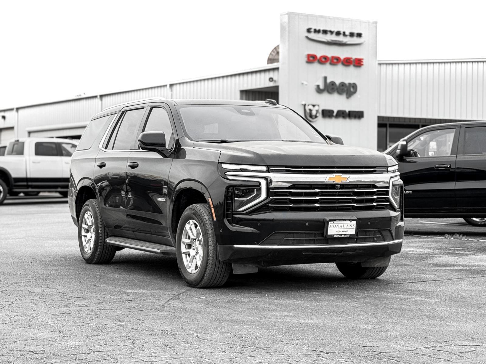 Used 2025 Chevrolet Tahoe LT image 3