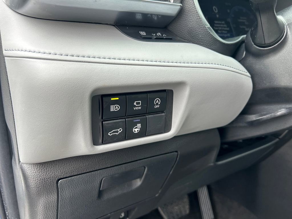 Used 2024 Toyota Highlander Platinum image 28