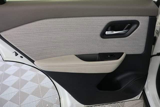 Used 2023 Nissan Rogue SV image 25