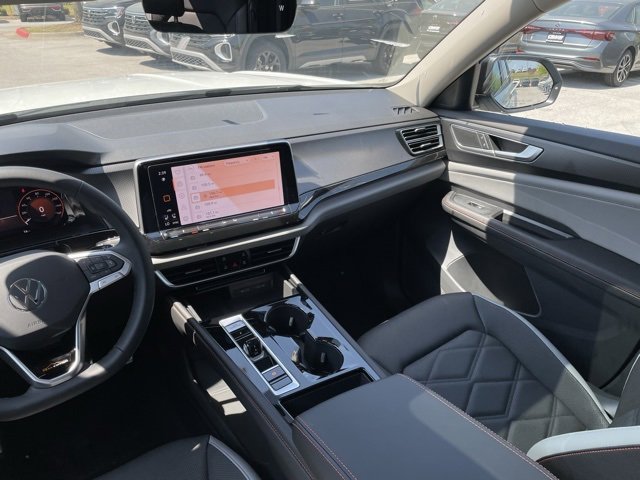 New 2025 Volkswagen Atlas Peak Edition SE image 23