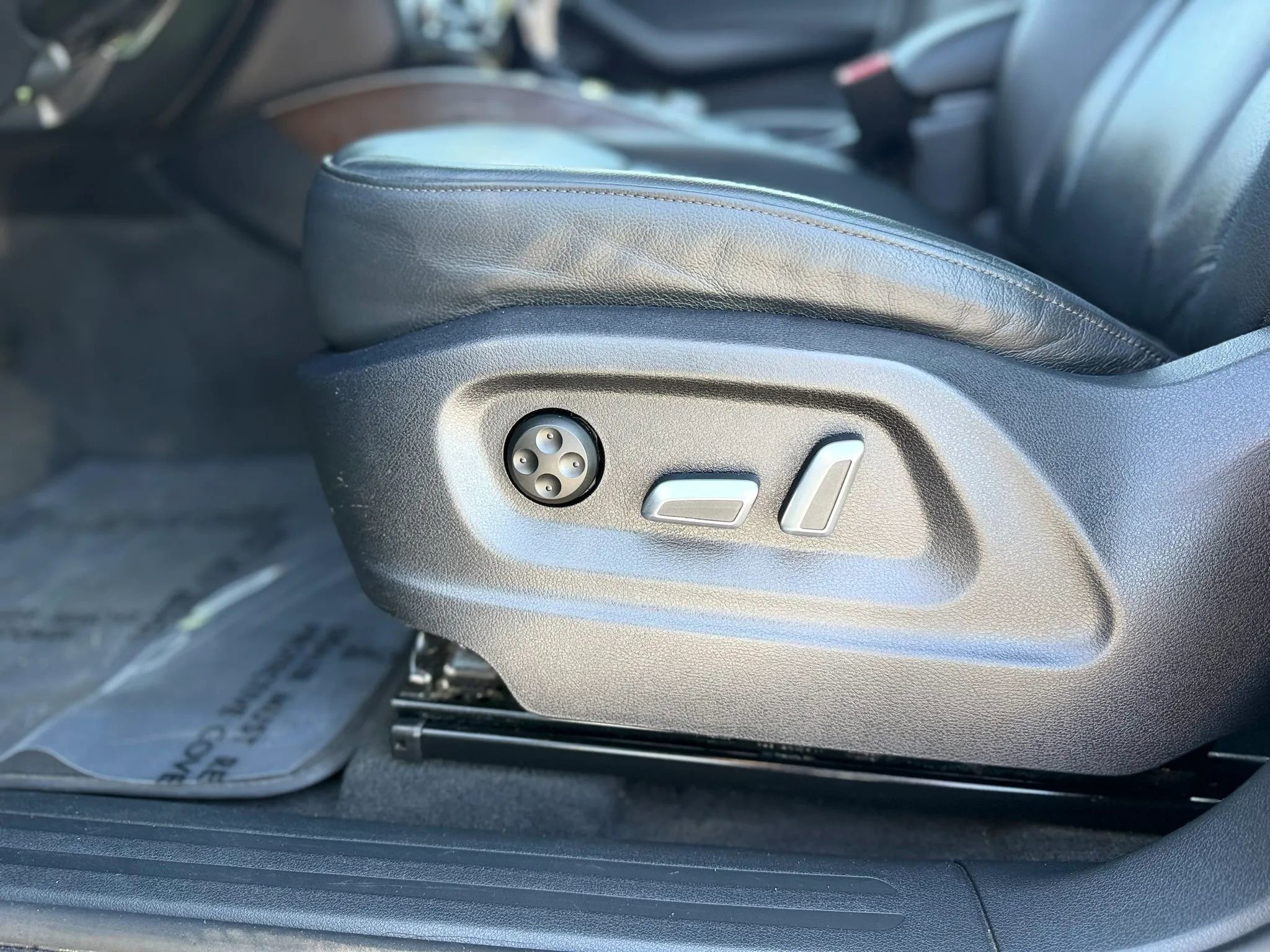 Used 2017 Audi Q5 2.0T Premium Plus w/ Technology Package image 12