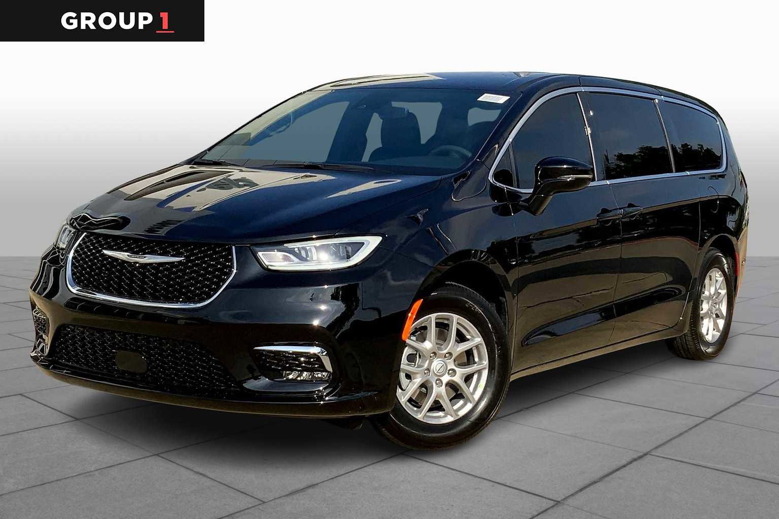 New 2025 Chrysler Pacifica Select