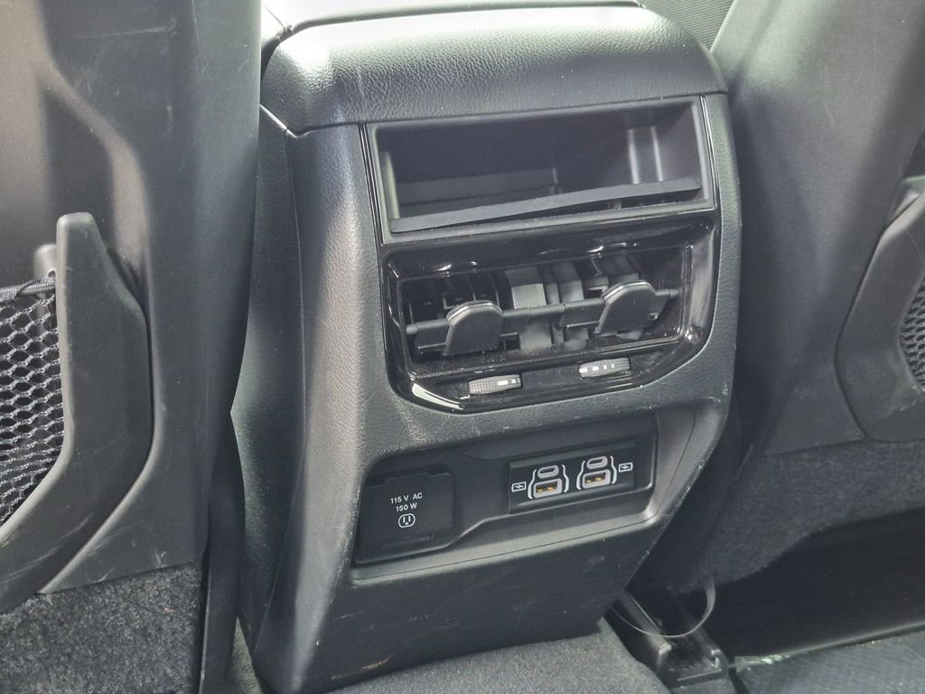 Used 2025 Jeep Grand Cherokee Altitude AWD/4WD image 25