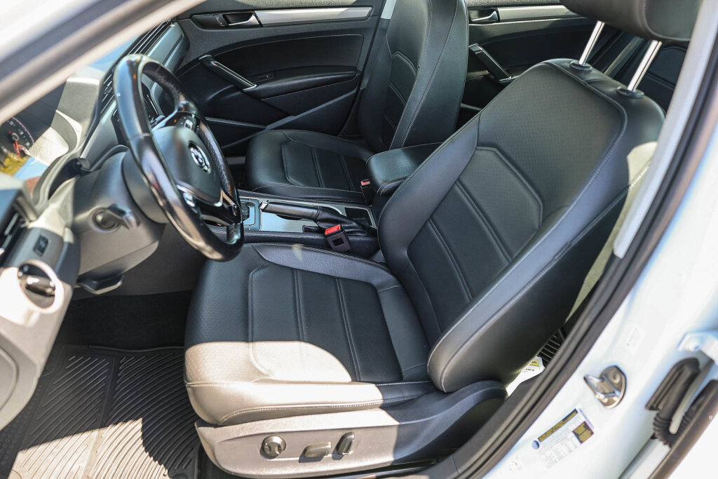 Used 2020 Volkswagen Passat 2.0T SE image 9