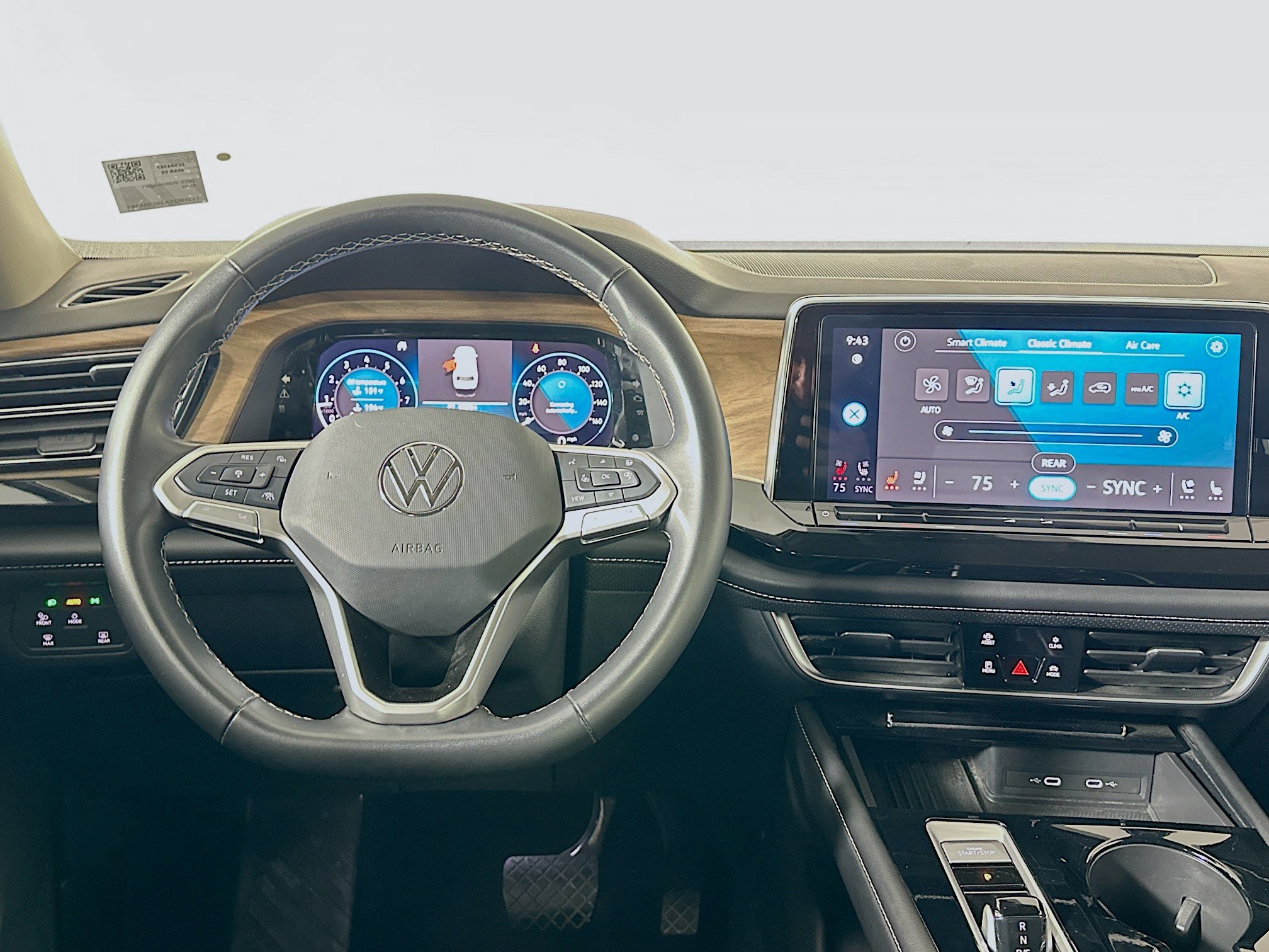 Used 2025 Volkswagen Atlas SE AWD/4WD image 18
