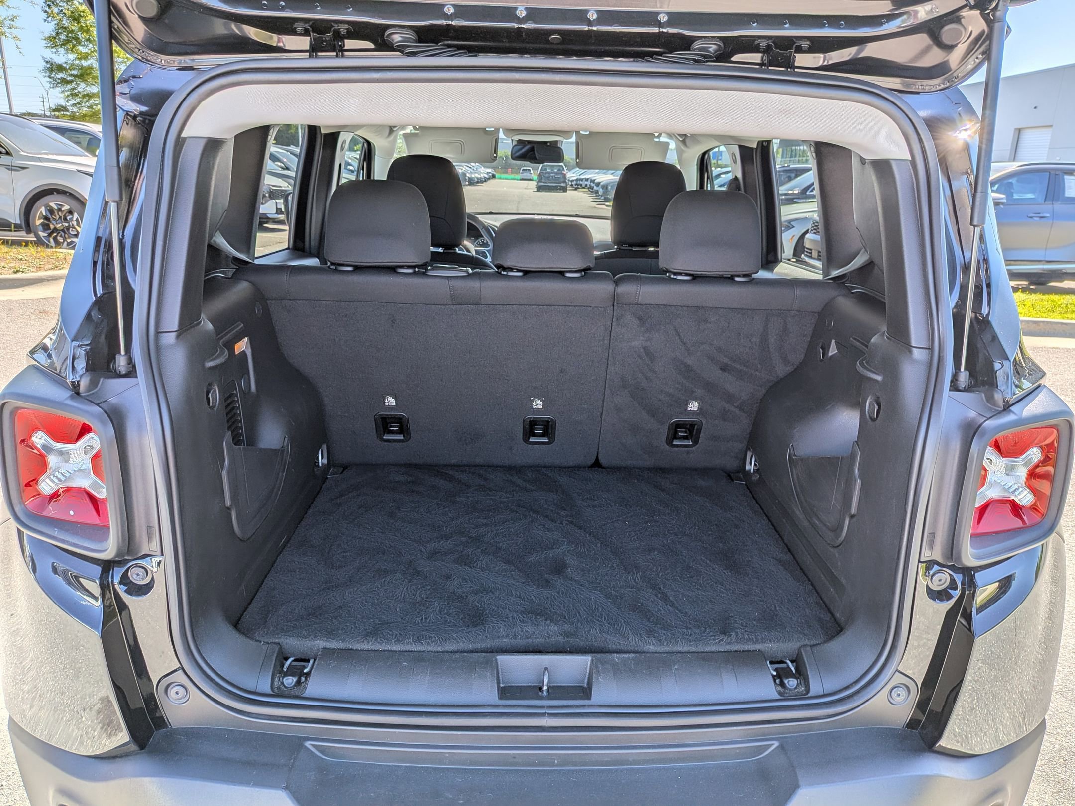 Used 2023 Jeep Renegade Trailhawk AWD/4WD image 31