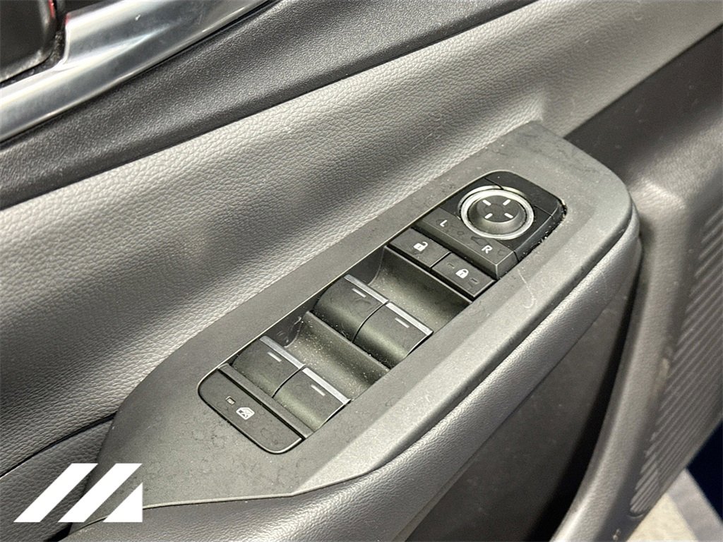 Used 2023 Toyota Prius XLE image 19