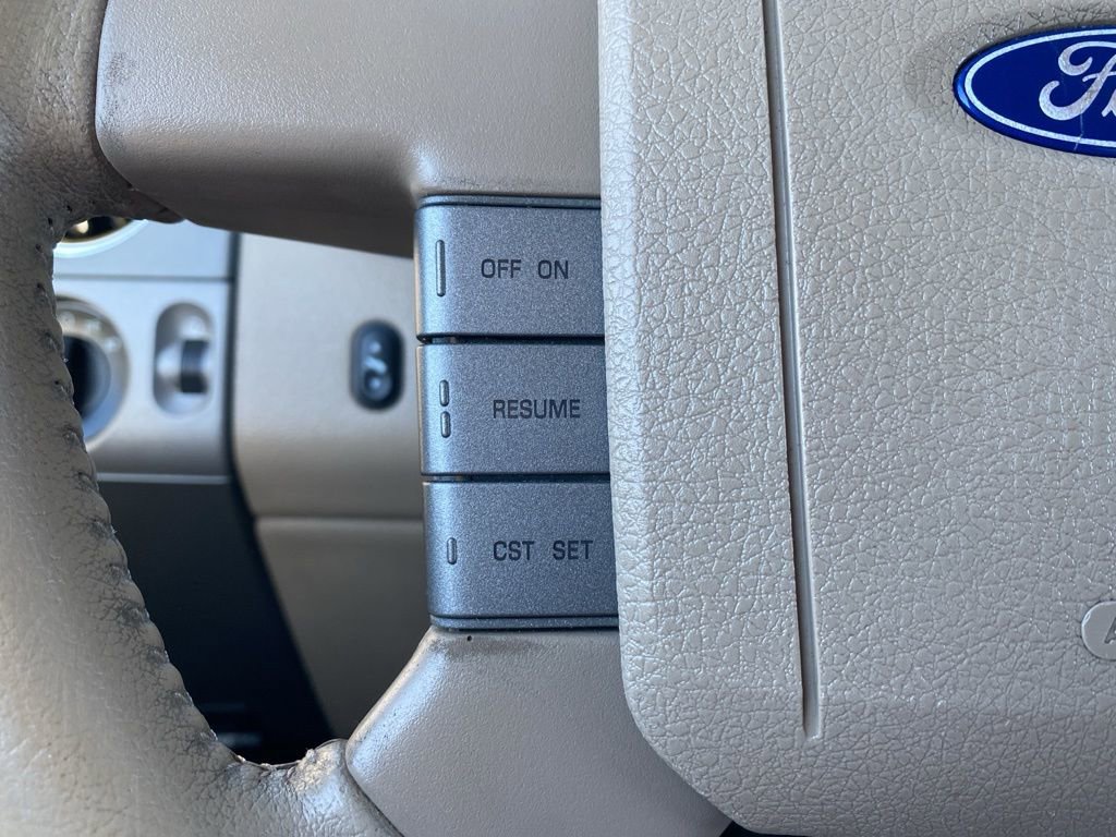 Used 2005 Ford F150 Lariat image 10