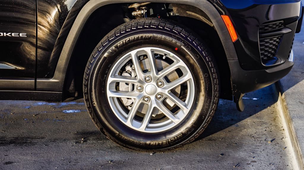 New 2025 Jeep Grand Cherokee Laredo X w/ Luxury Tech Group I image 11