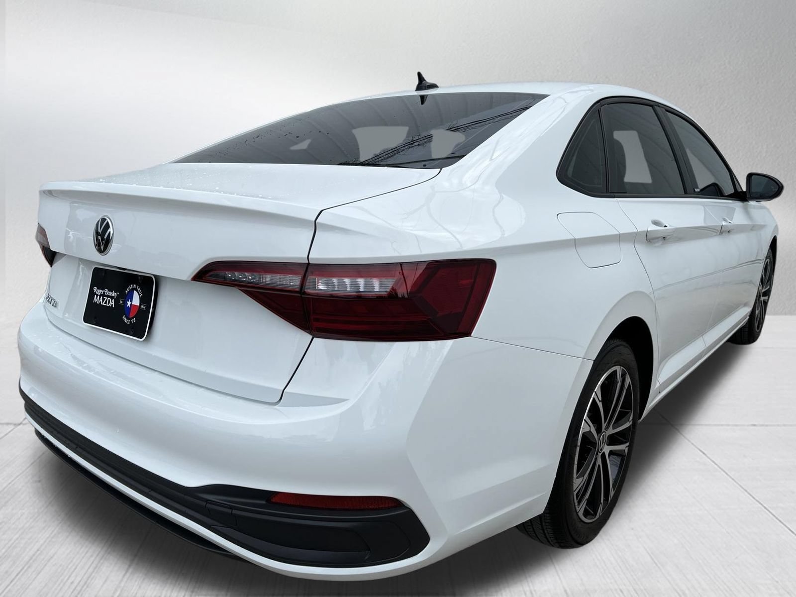 Used 2024 Volkswagen Jetta Sport FWD image 9
