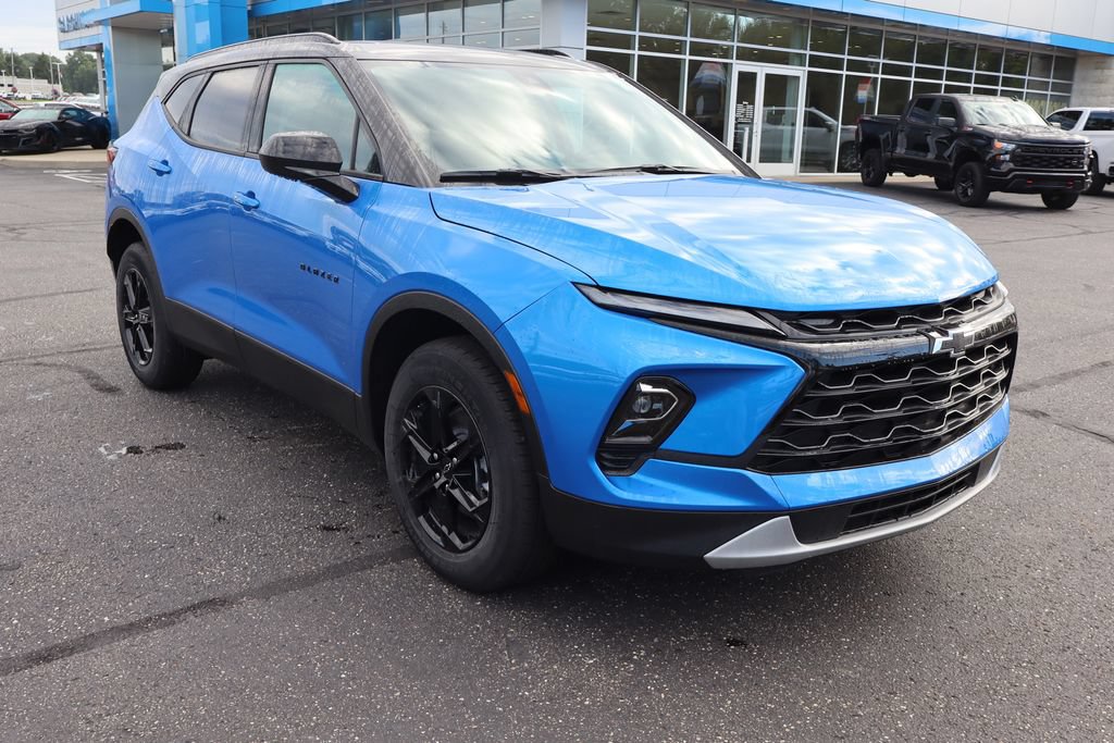 New 2026 Chevrolet Blazer LT w/ Midnight/Sport Edition FWD image 2