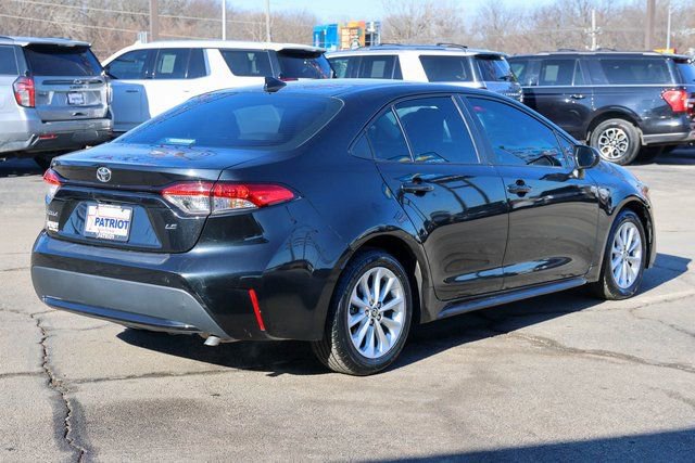 Used 2022 Toyota Corolla LE w/ LE Convenience Package image 3