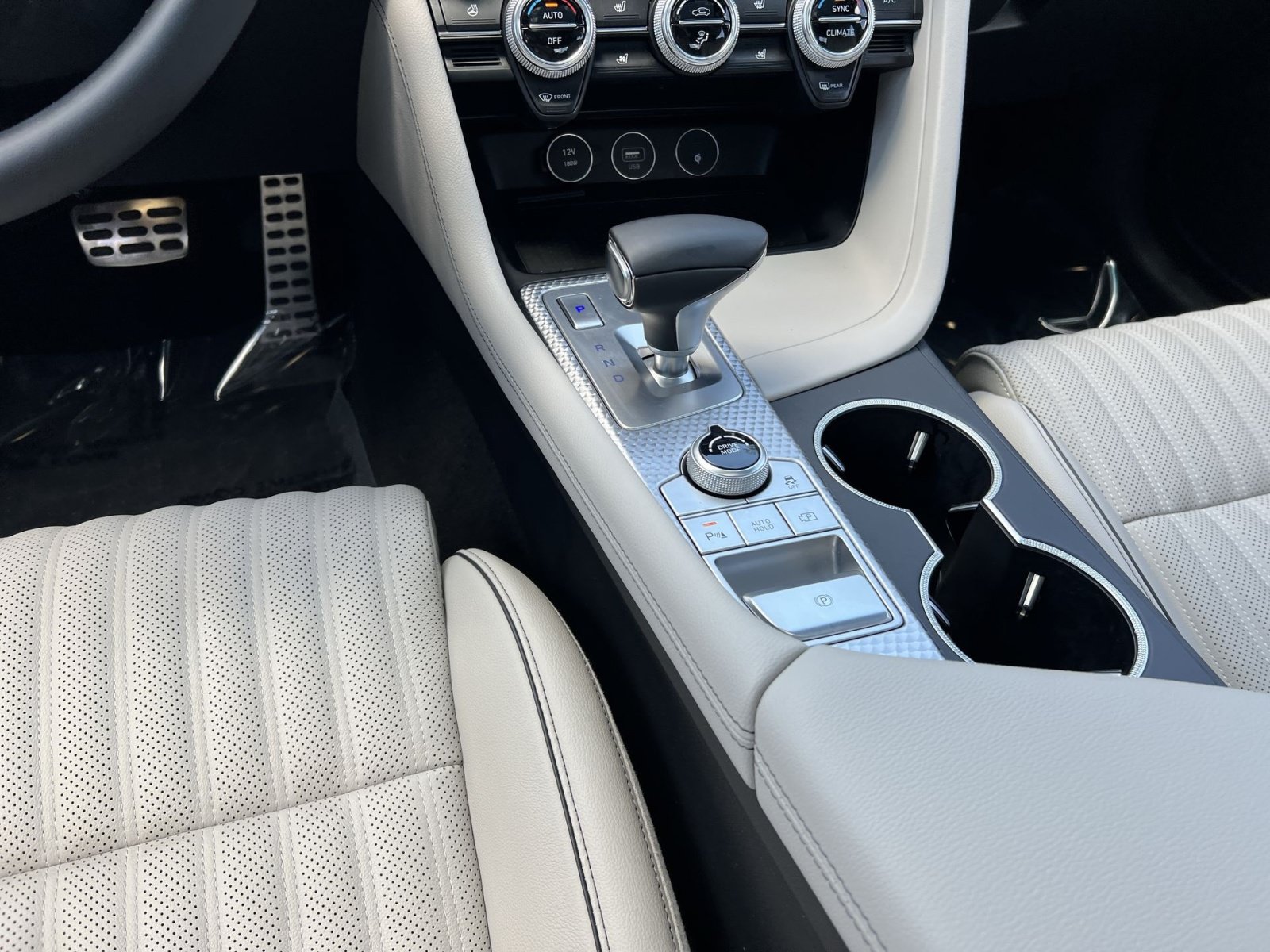 Used 2023 Genesis G70 3.3T image 23