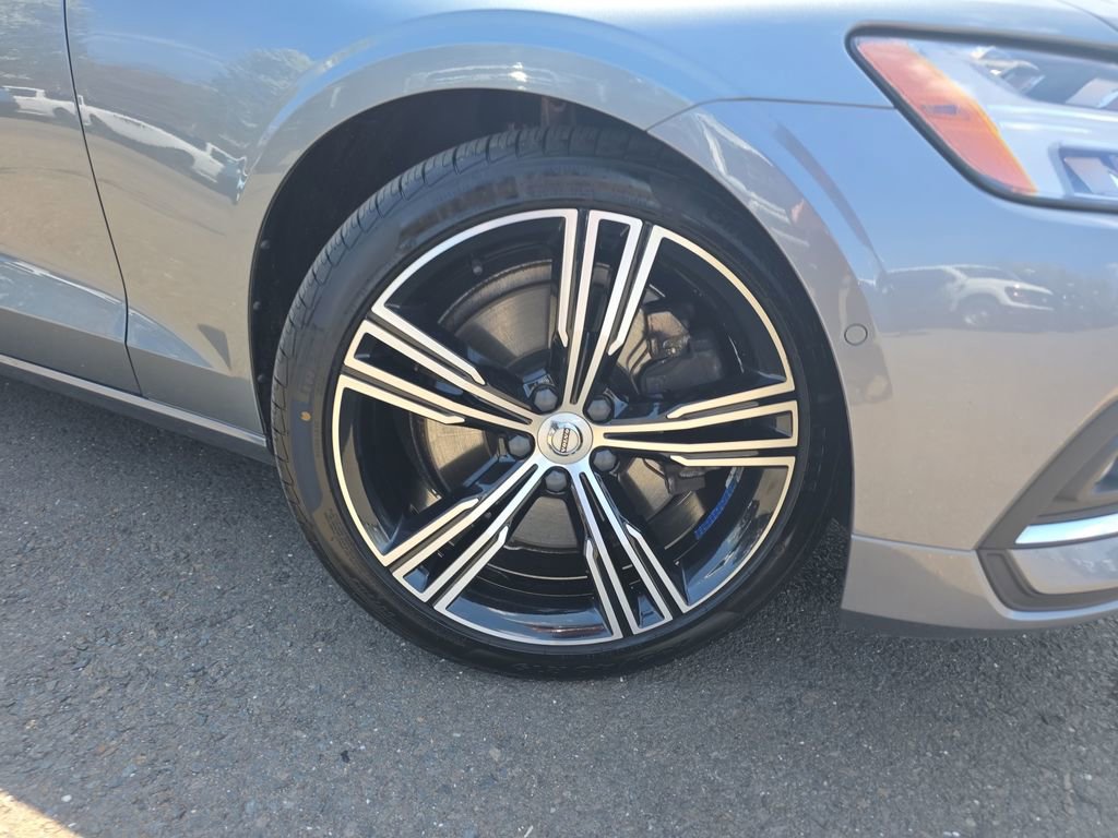 Used 2020 Volvo S60 T6 Inscription w/ Protection Package Premier image 9