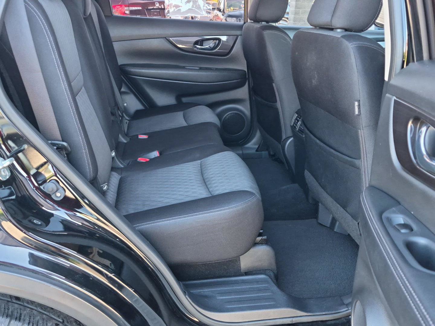 Used 2018 Nissan Rogue S FWD image 24
