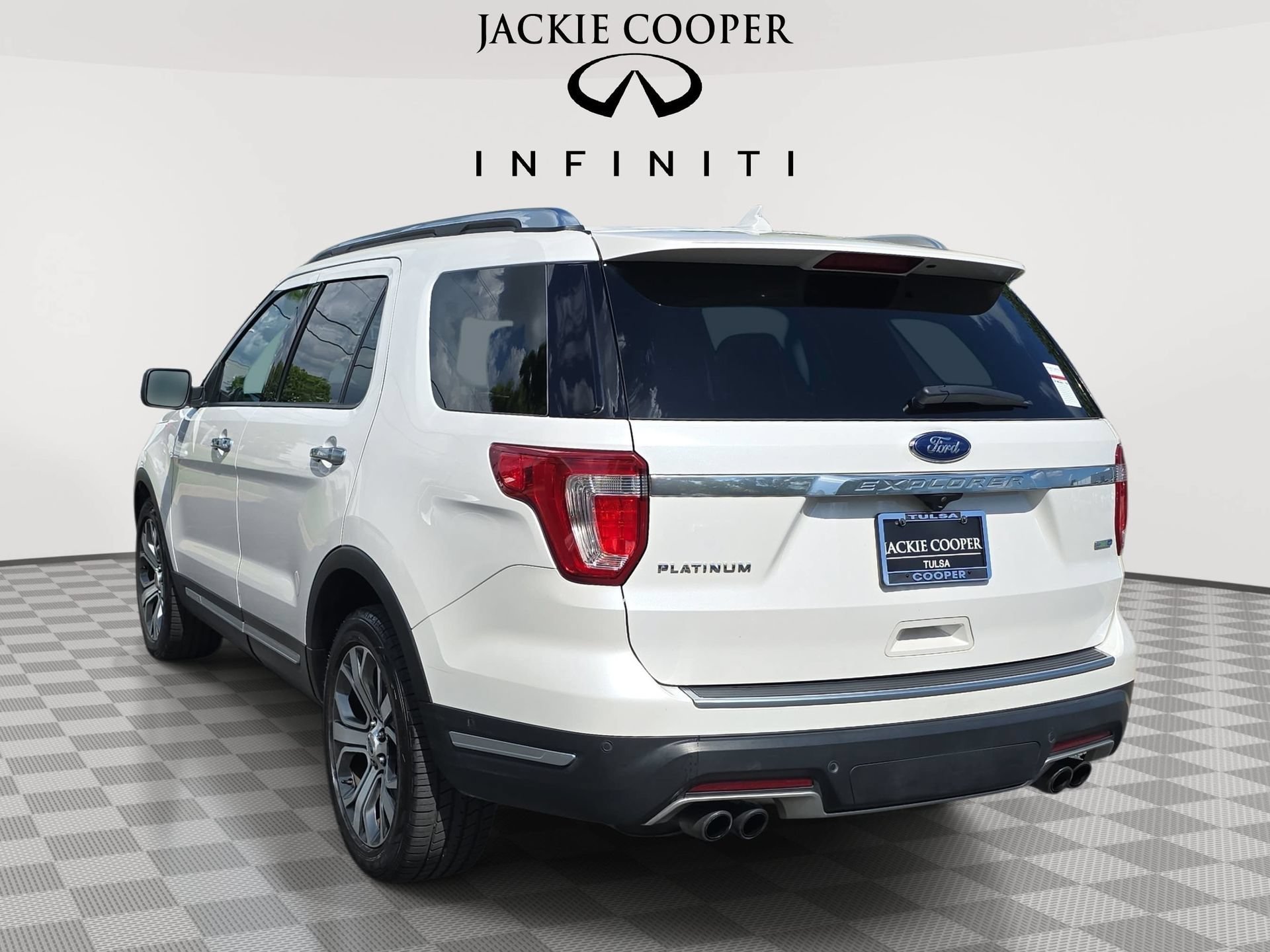 Used 2018 Ford Explorer Platinum AWD/4WD image 7