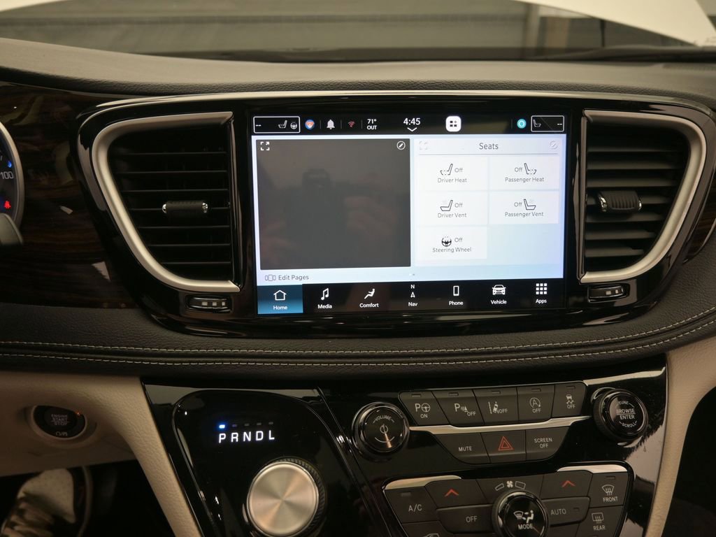 Used 2023 Chrysler Pacifica Limited AWD/4WD image 34