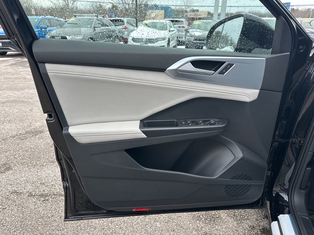 New 2026 Volkswagen Taos SE image 10