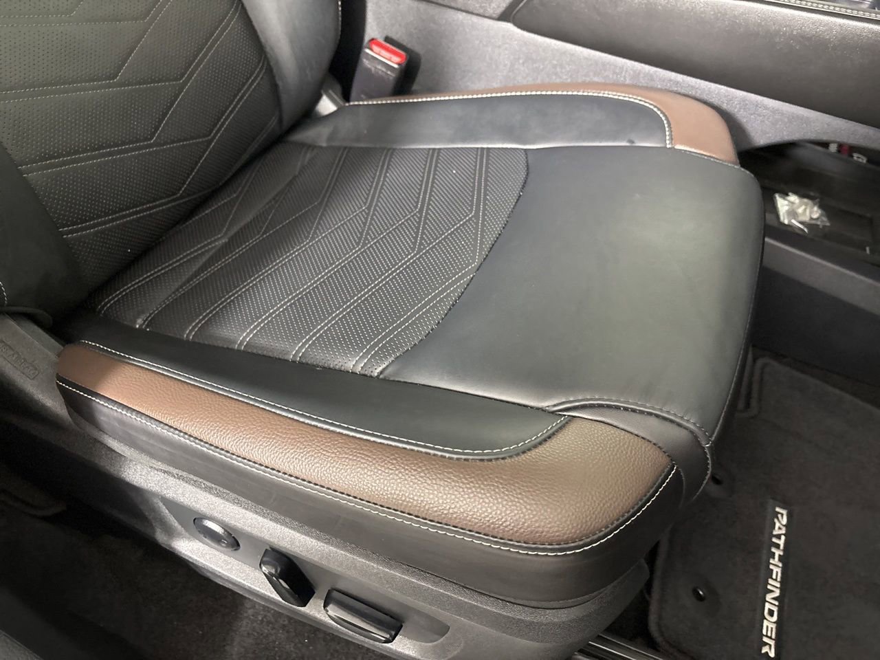 Used 2024 Nissan Pathfinder Platinum w/ Cargo Package image 31
