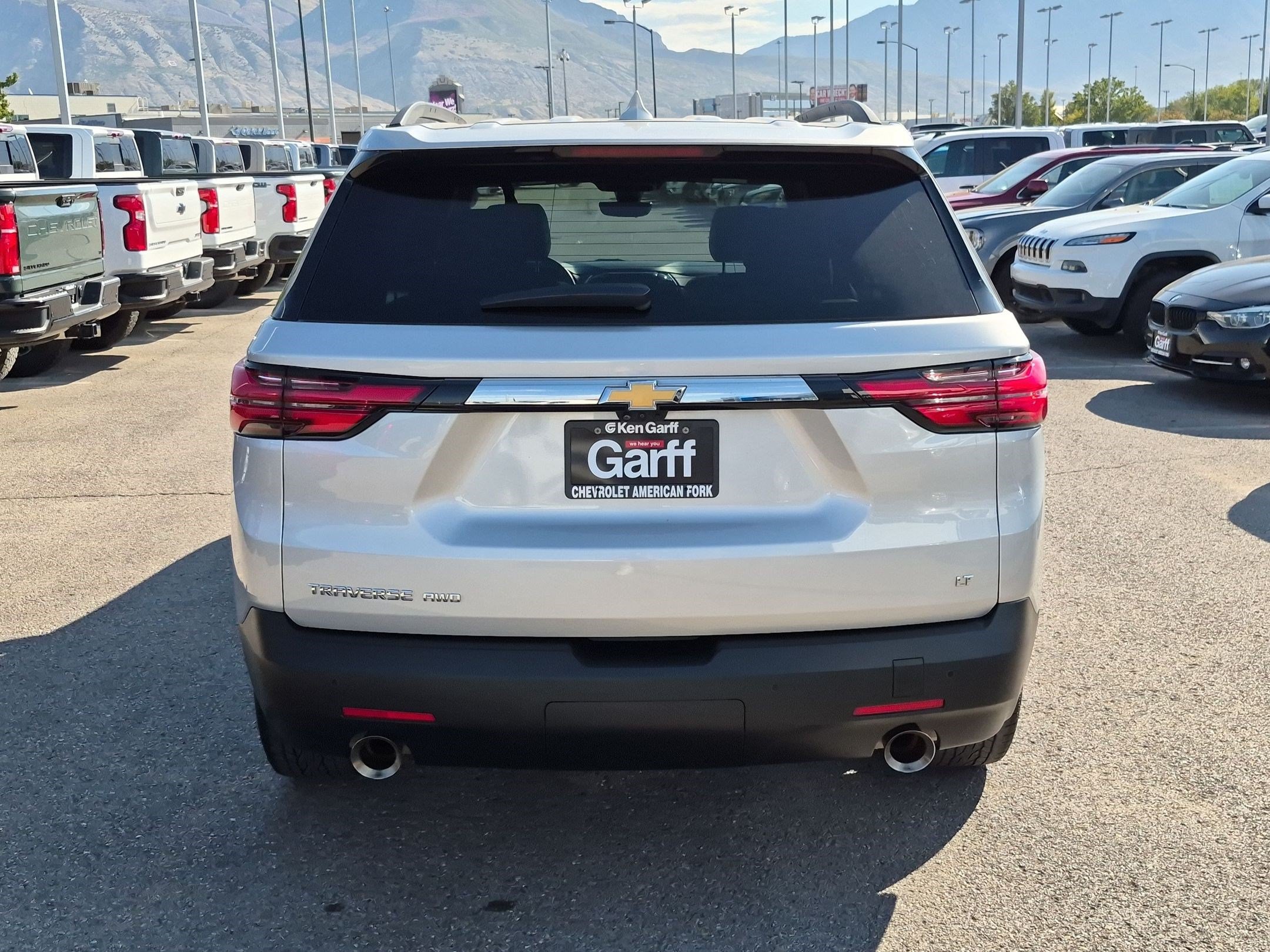 Used 2022 Chevrolet Traverse LT w/ LT Premium Package AWD/4WD image 4