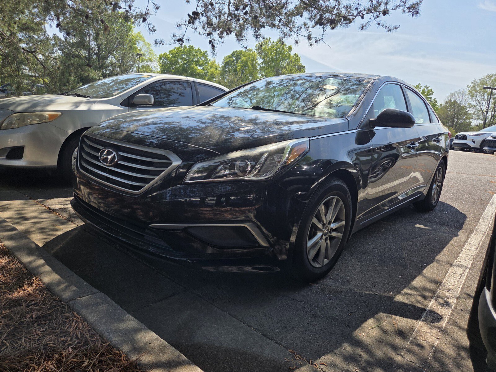 Used 2017 Hyundai Sonata SE image 1