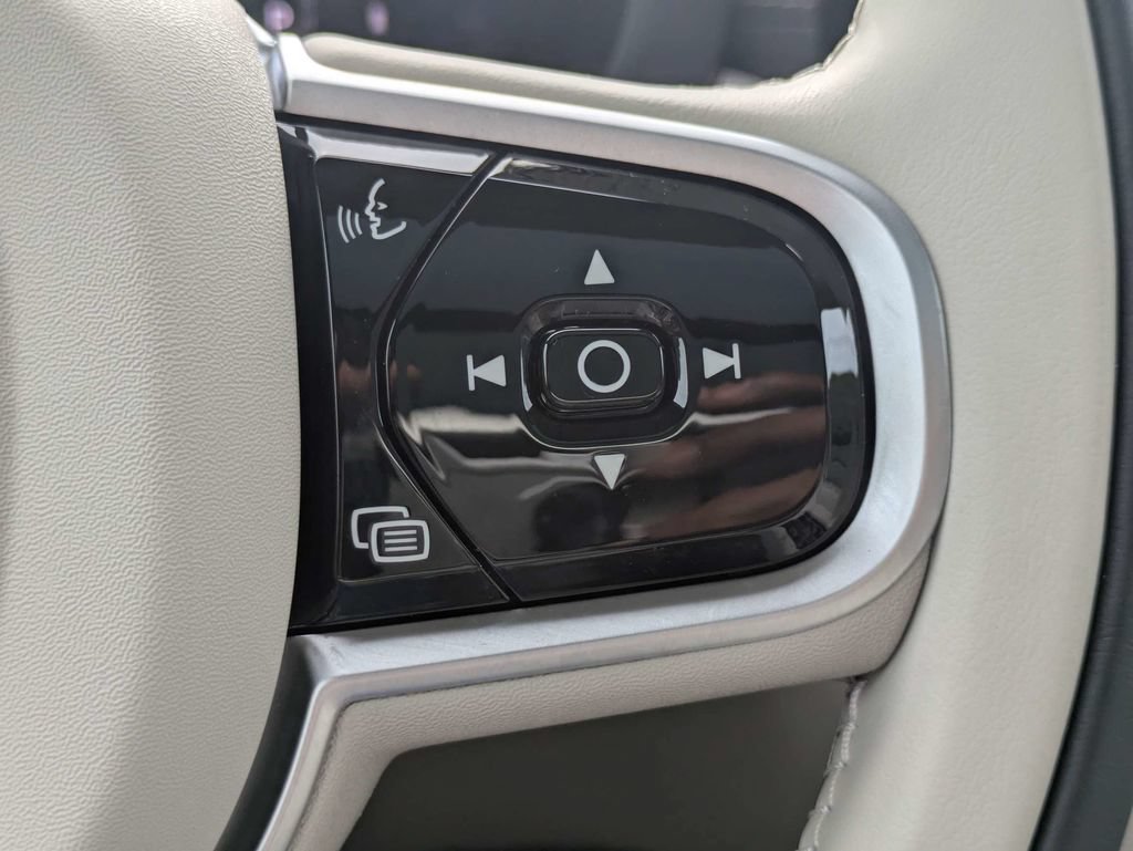 Certified 2026 Volvo XC60 B5 Ultra w/ Protection Package Premier AWD/4WD image 28