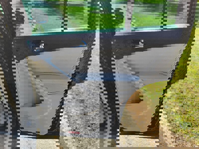 Used 2011 Volkswagen Tiguan SE image 21