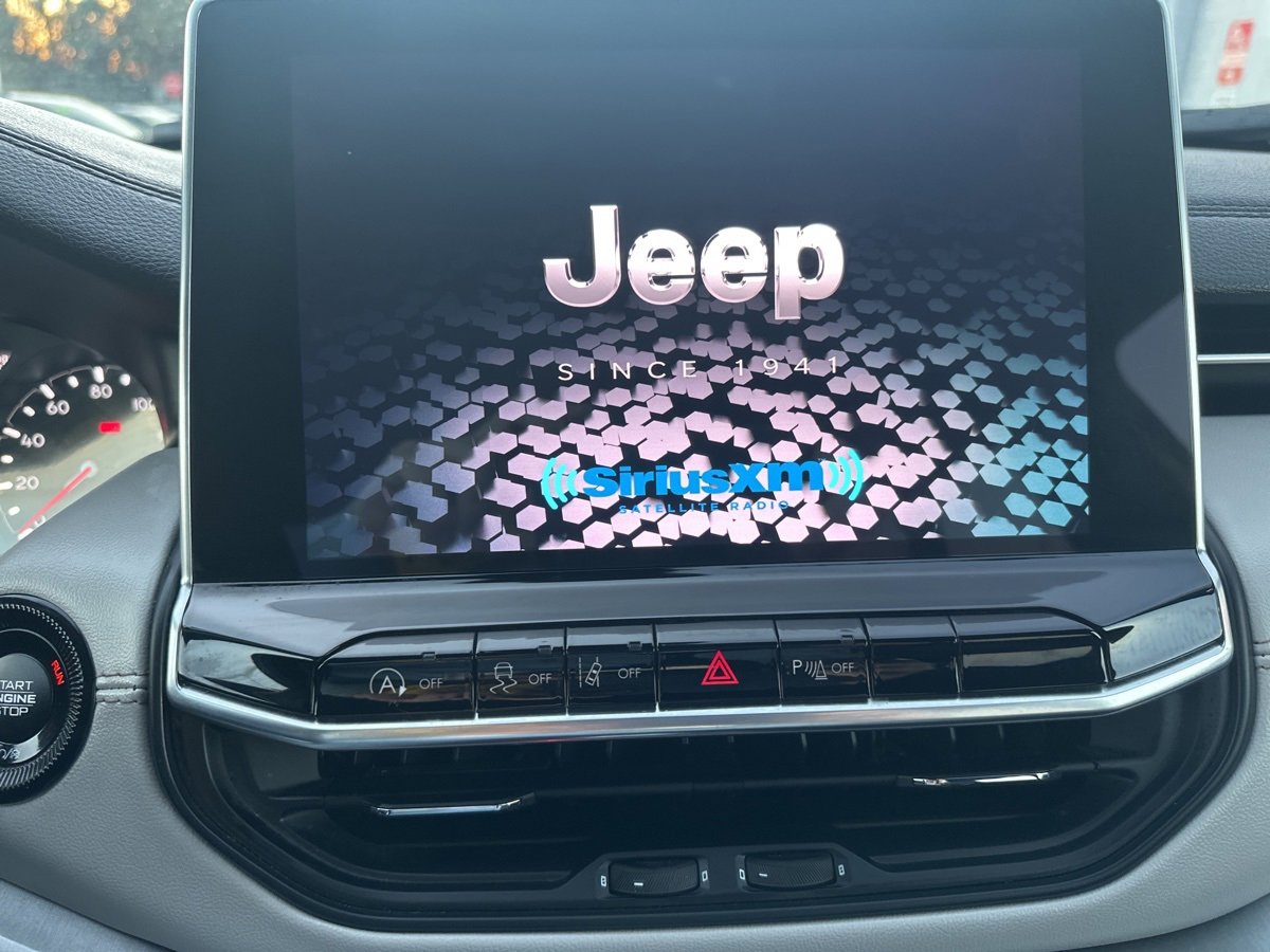 Used 2024 Jeep Compass Limited image 13