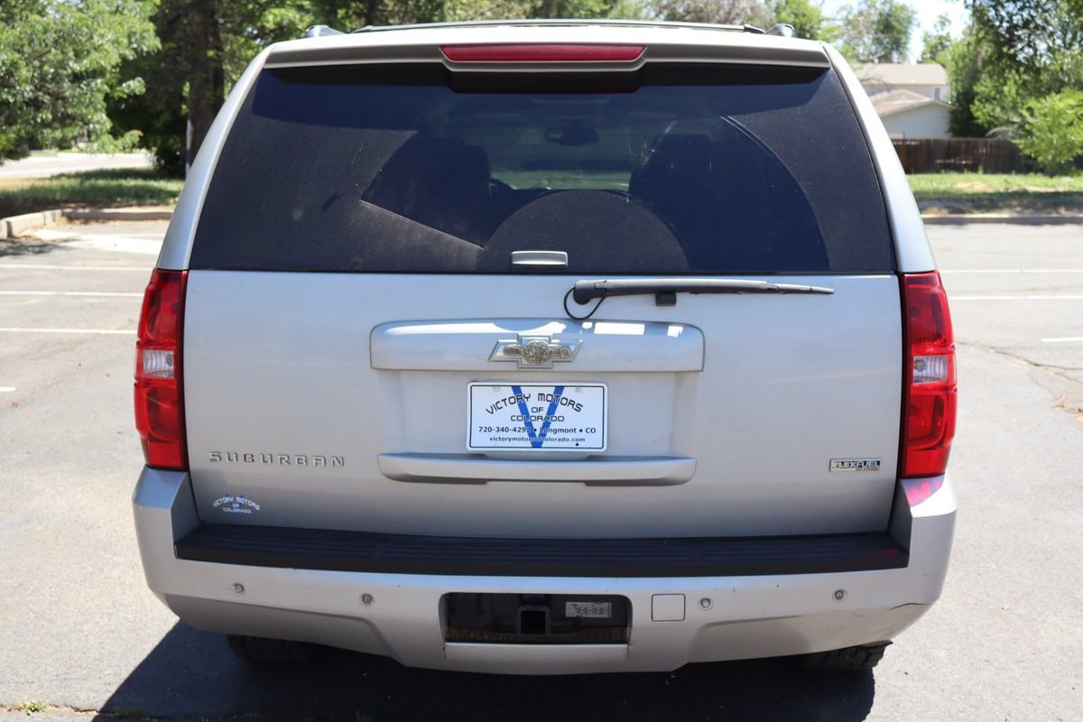Used 2008 Chevrolet Suburban LT w/ LT Preferred Equipment Group AWD/4WD image 6