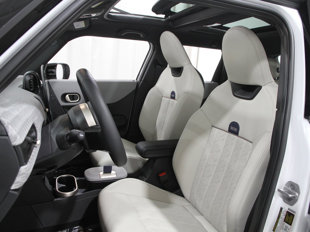 Certified 2025 MINI Cooper 4-Door Hardtop image 5