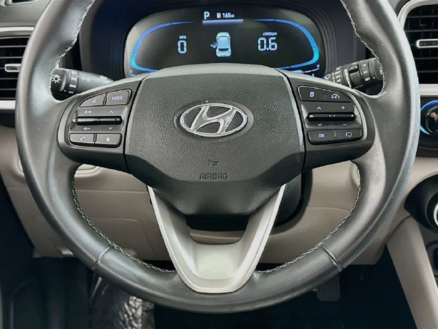Used 2025 Hyundai Venue SEL FWD image 12