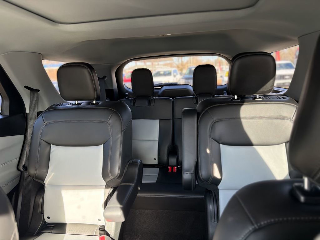 Used 2022 Ford Explorer XLT w/ Equipment Group 202A image 23