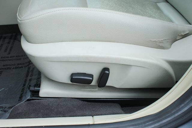 Used 2008 Saab 9-3 2.0T w/ Moonroof Package FWD image 13