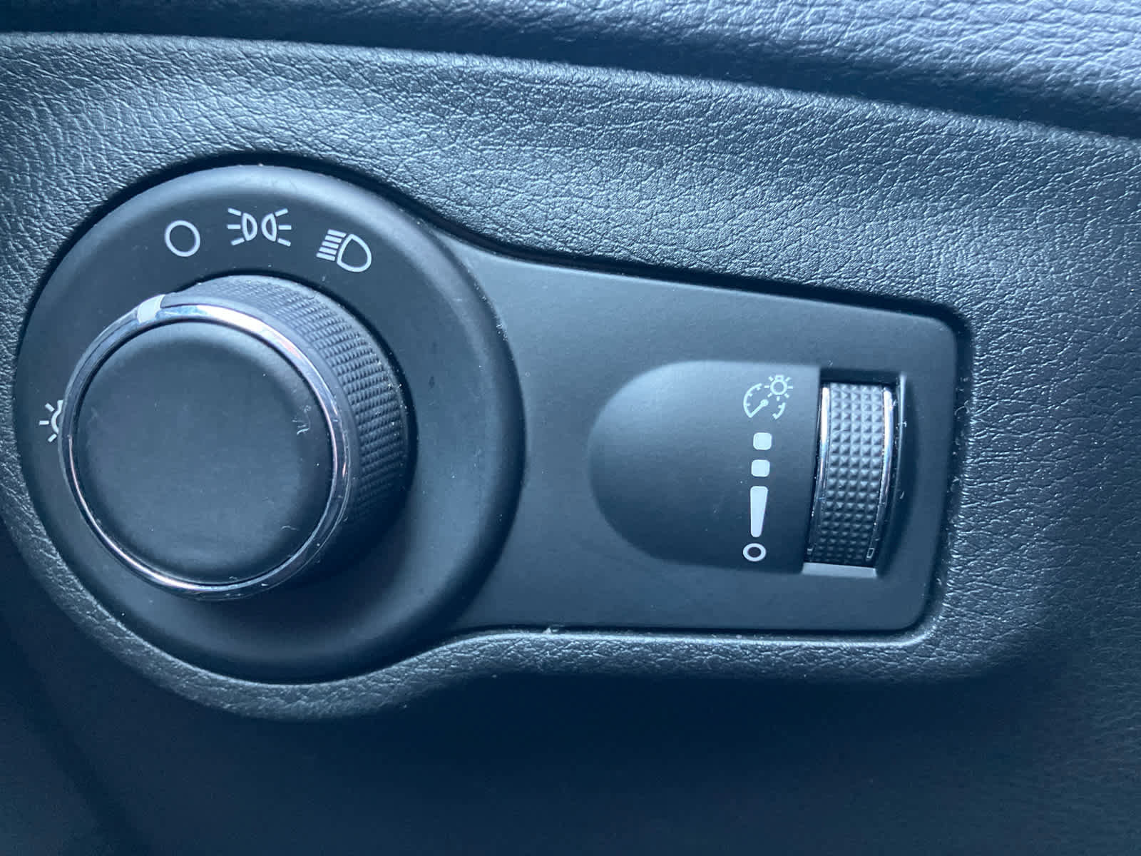 Used 2017 Jeep Compass Sport w/ Tech Group image 13