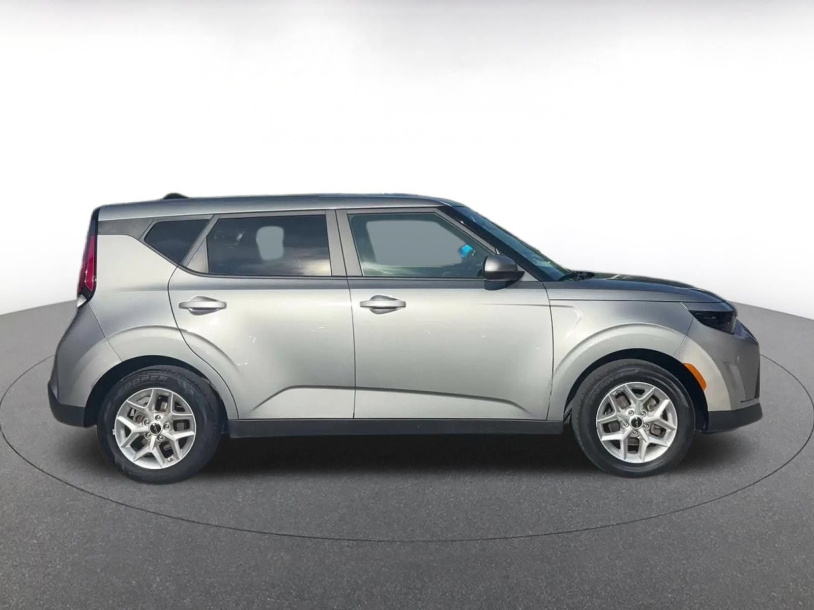 Used 2025 Kia Soul LX w/ LX Technology Package FWD image 15