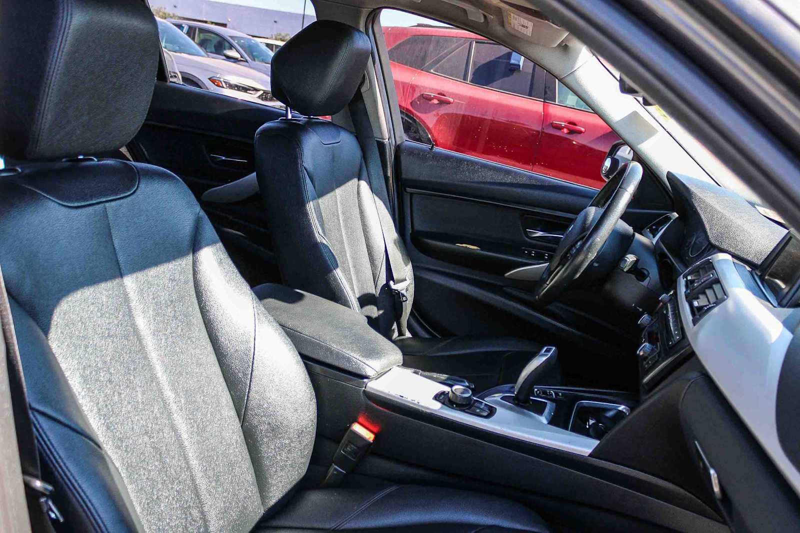 Used 2015 BMW 320i Sedan image 16