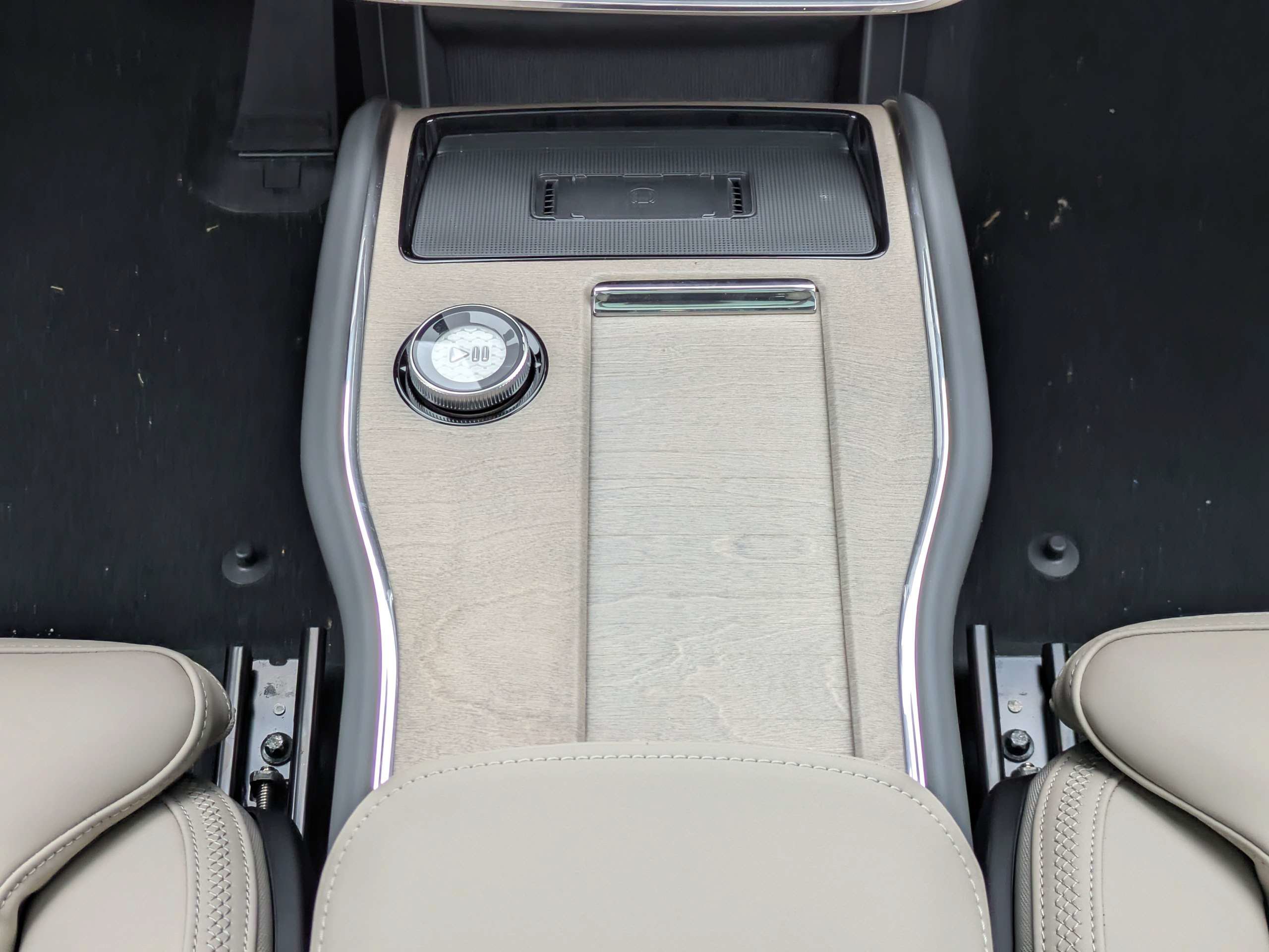 New 2025 Volvo EX90 Plus AWD/4WD image 19